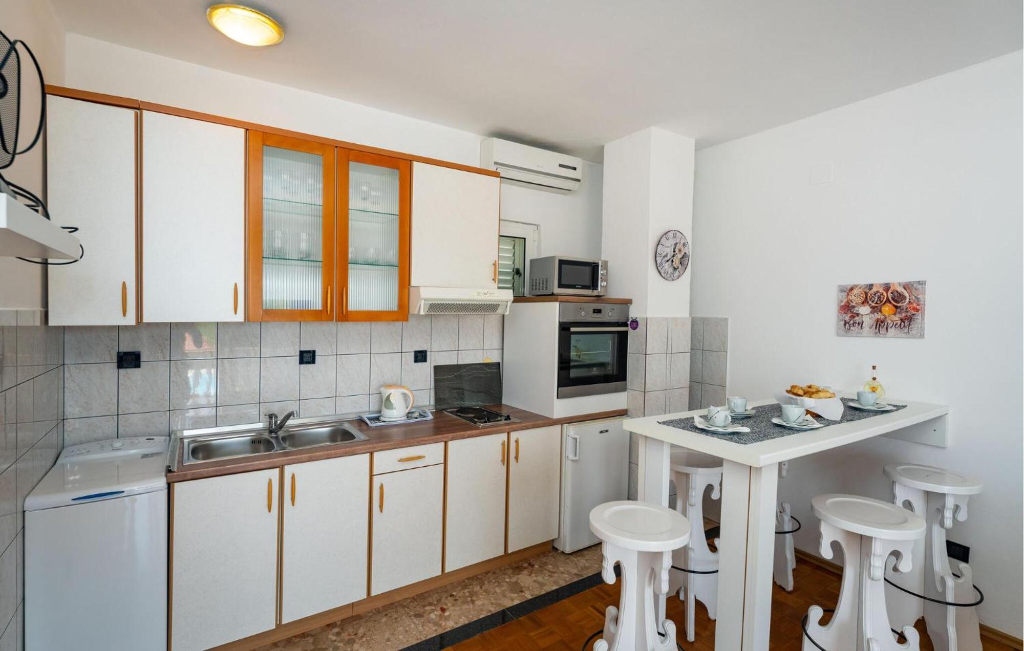 Beautiful Apartment In Galovac With Kitchen Ngoại thất bức ảnh