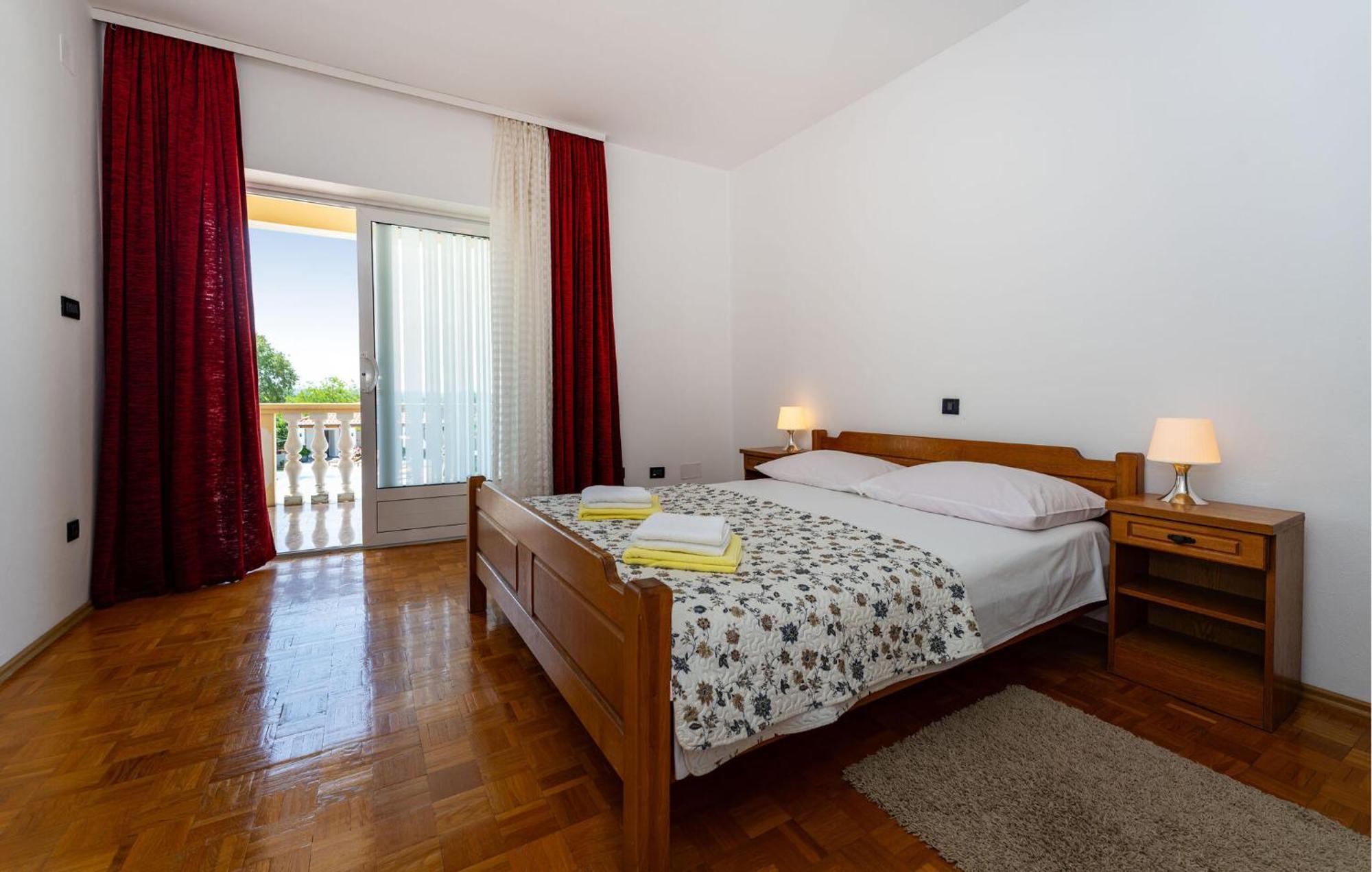 Beautiful Apartment In Galovac With Kitchen Ngoại thất bức ảnh