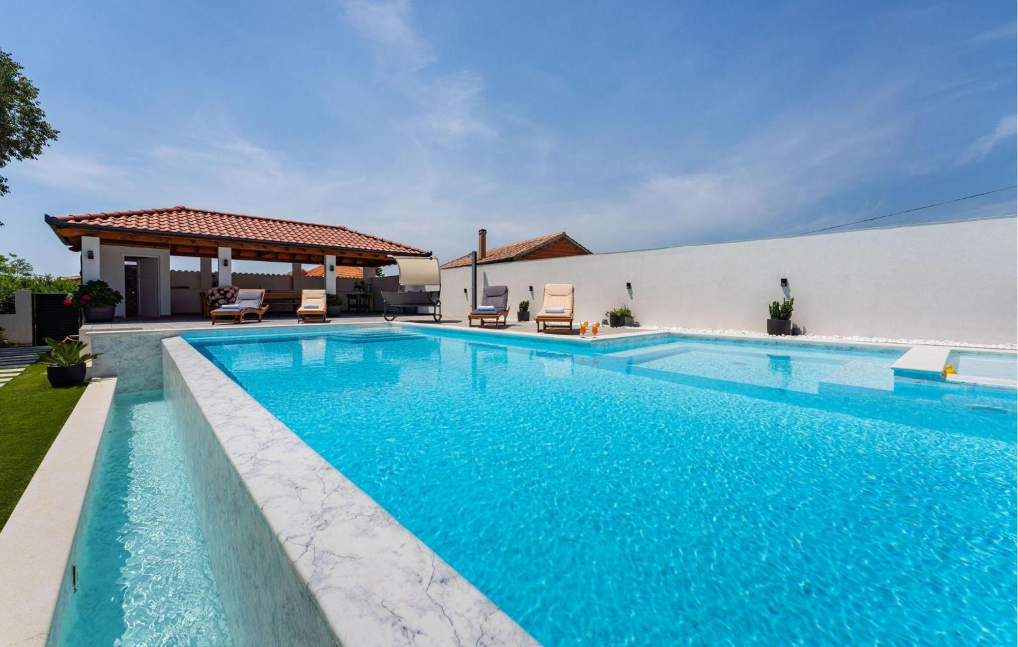 Beautiful Apartment In Galovac With Kitchen Ngoại thất bức ảnh