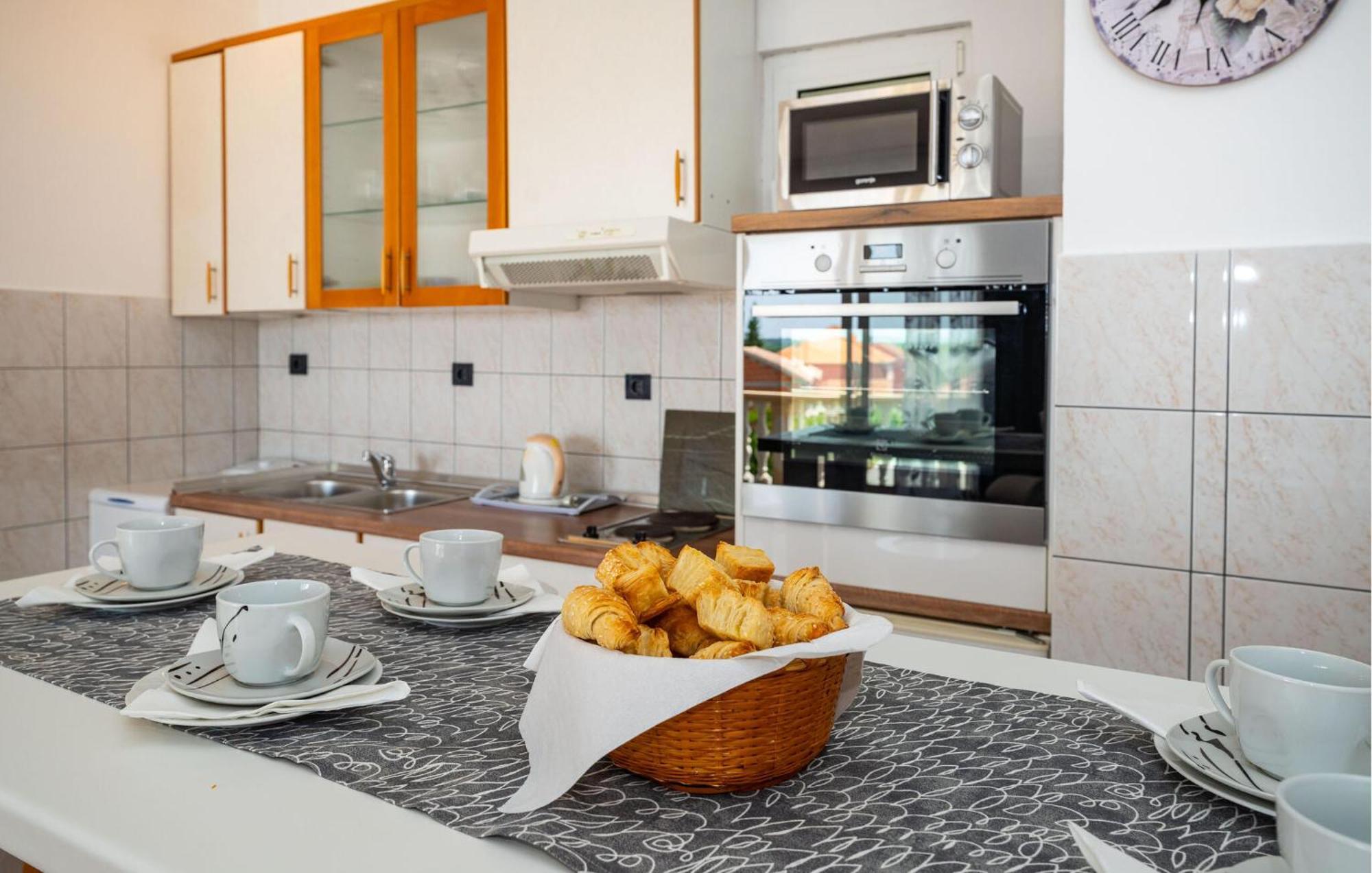 Beautiful Apartment In Galovac With Kitchen Ngoại thất bức ảnh