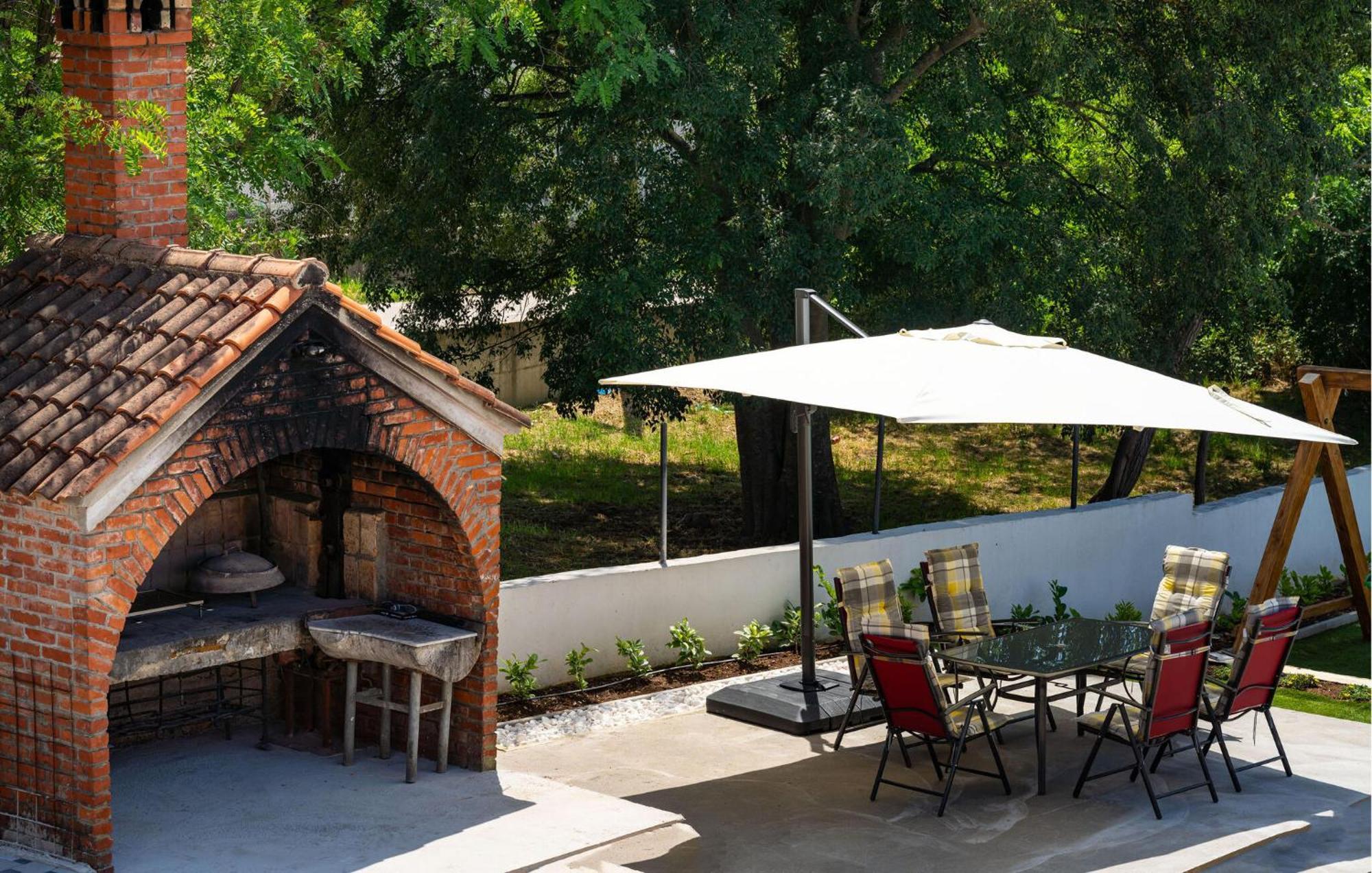 Beautiful Apartment In Galovac With Kitchen Ngoại thất bức ảnh