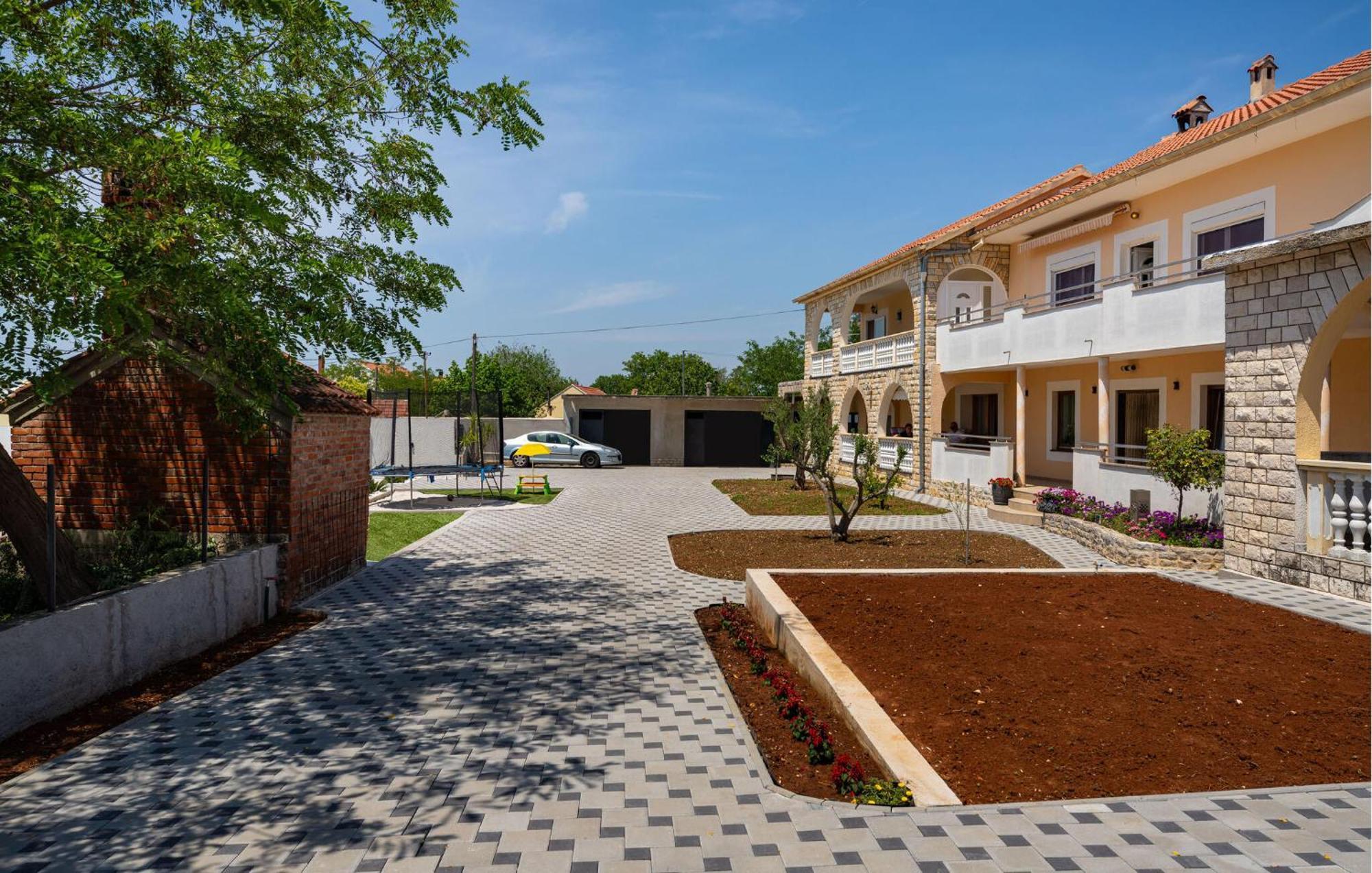 Beautiful Apartment In Galovac With Kitchen Ngoại thất bức ảnh