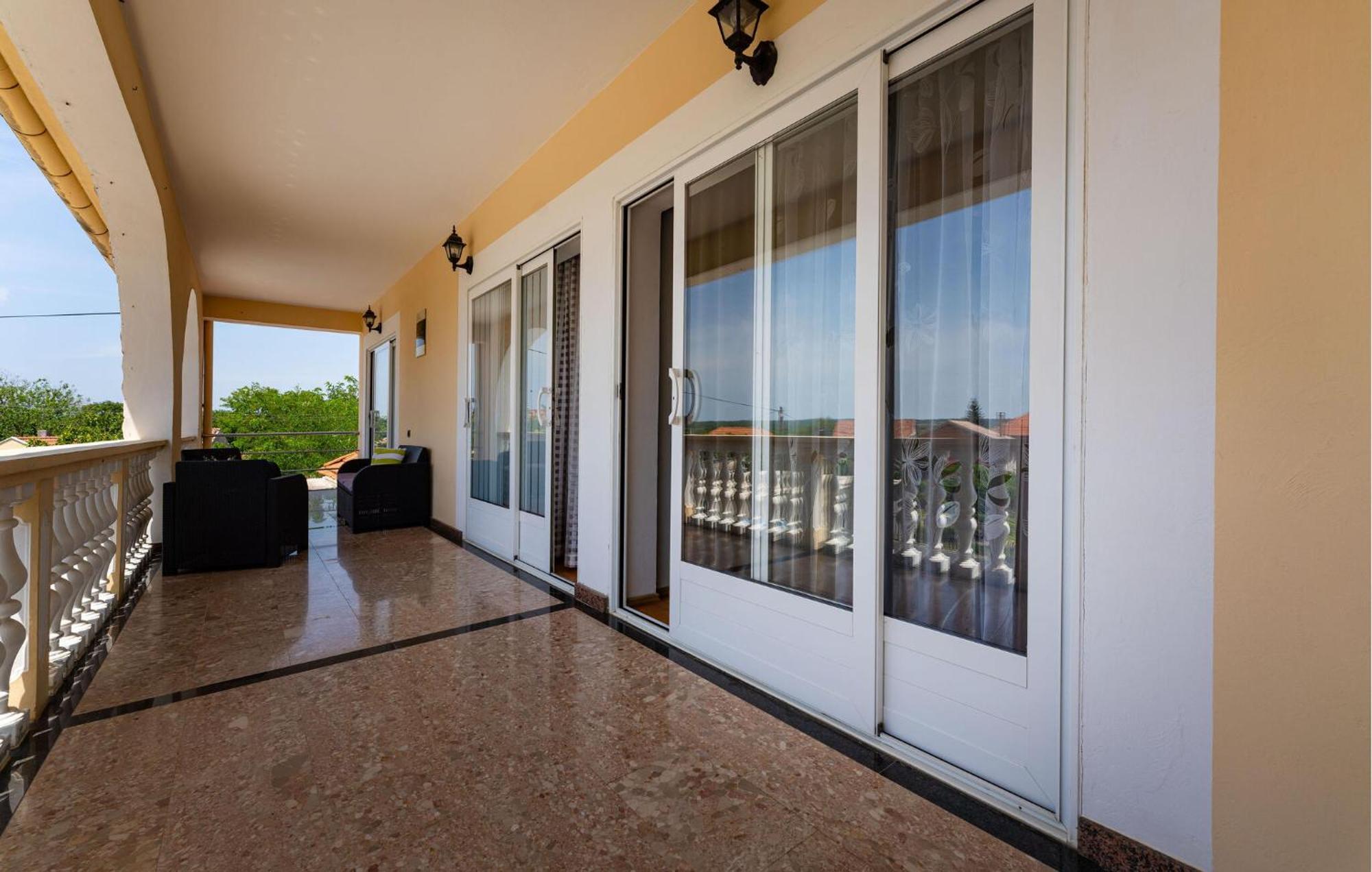 Beautiful Apartment In Galovac With Kitchen Ngoại thất bức ảnh